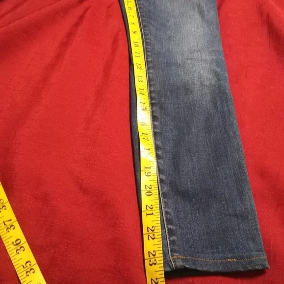 Madewell 10' High Rise Skinny Jeans - Picture 4 of 10